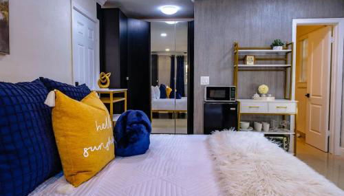 Stylish Bedroom Suite - Photo 2