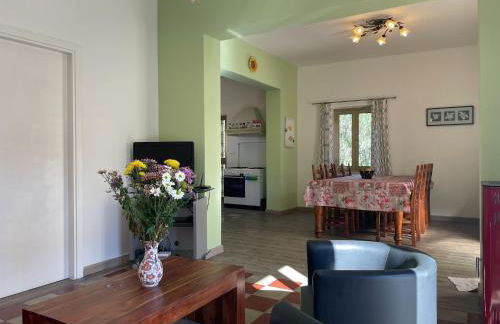 Hillside Escape with Pool - Foto 8