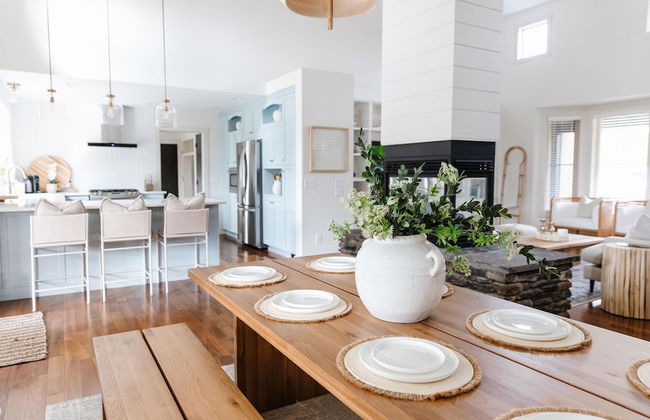 Private Luxury Oasis w Pool HT Parking - Photo 12