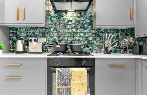 Lovely 4-BR Home In Leyton - Sleeps 14, Near Tube, Arcade, 100inchTV - Foto 4