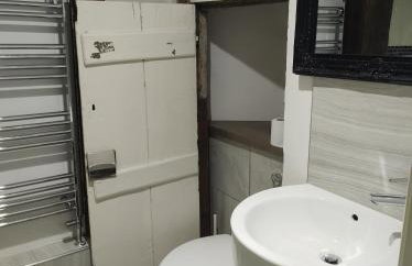 Milton House - Photo 13