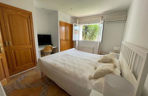 Schönes Ferienhaus Caesar mit großem Pool und Garten - Foto 46