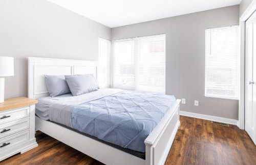 Luxury Downtown Townhome Private Garage Unit 4 - Photo 11