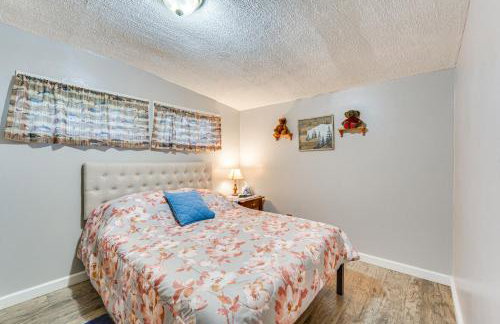 Lakefront Family Retreat with Private Dock! - Foto 16