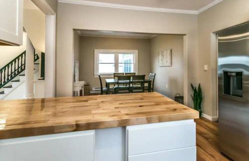 Luxurious 5 BR Home in the Heart of Sylvan Beach - Foto 43