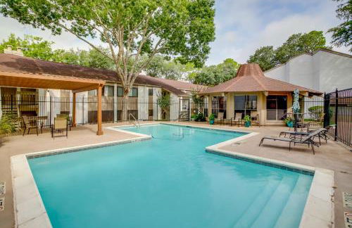 Chic Montgomery Condo with Balcony and Pool Access! - Foto 2