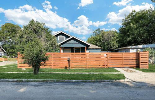 Getaway Near River Walk DT Yard BBQ Pet Games - Foto 47