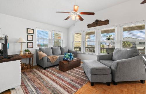 Seaside Sunrise: A Peaceful Escape by the Ocean - Photo 2