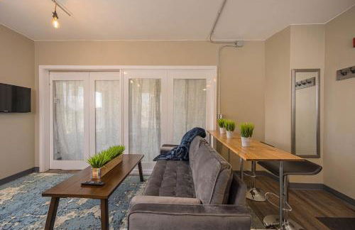 Downtown 2 Bedroom Apartment - Free Parking - Foto 7