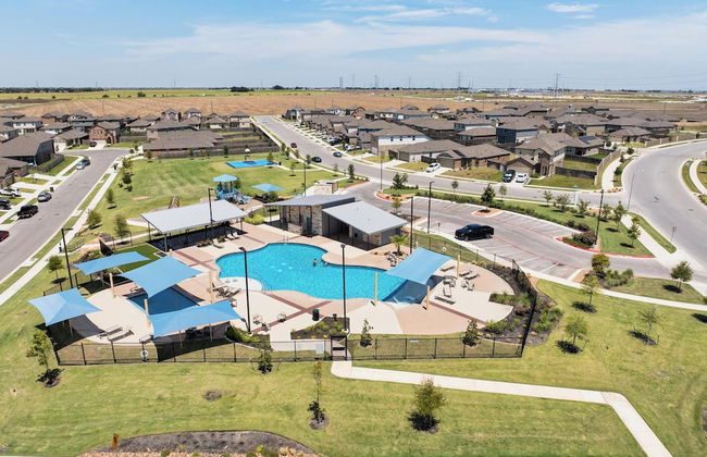 Charming 4BR Spacious Backyard in Hutto - Foto 31