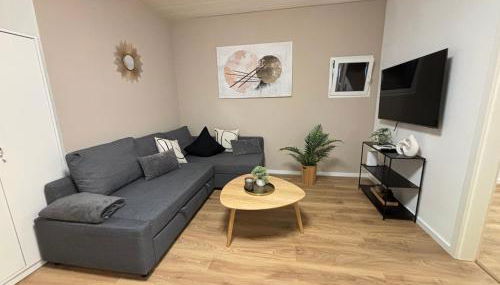 90qm - 5 Zimmer - Parkplatz - Autobahn - blauen See - Foto 2