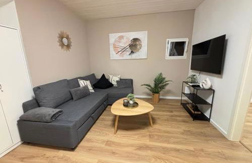 90qm - 5 Zimmer - Parkplatz - Autobahn - blauen See - Foto 2