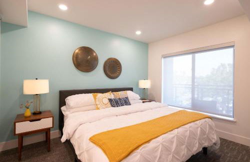 Downtown-Elevator-King Bed-Garage Parking-Laundry - Foto 9