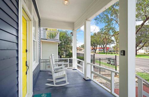 Cozy Home Near Downtown with a Pool and Fire Pit - Foto 3