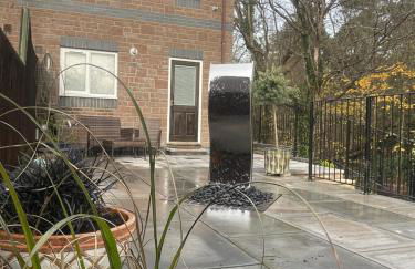 Riverside 2 Bedroom Townhouse with Car Charger - Foto 13