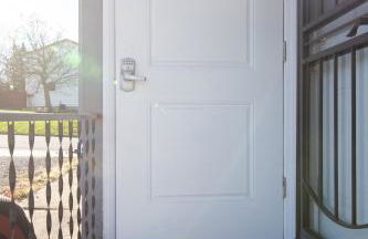 Cozy Roomy family sized apartment on major bus route close to all - Foto 35