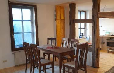 Große Ferienwohnung in einzigartigem historischen Gebäude - Photo 1