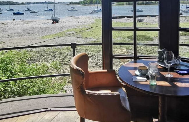 Coastal Retreat for 8 With Hot Tub - Walk to Beach - Foto 55