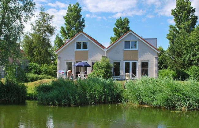 Holiday Home on the Water in Friesland - Photo 32