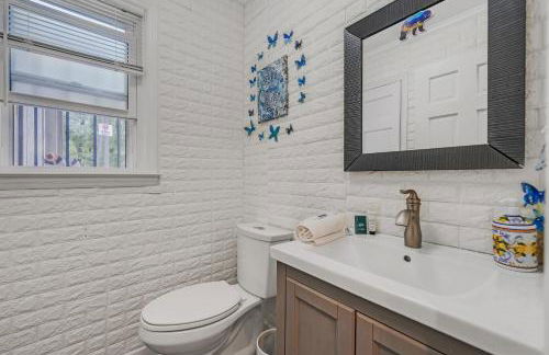 Firepit Games Grill Hot Tub Arcade & King Bed - Photo 58