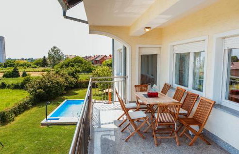 Beautiful Home In Dugo Selo With Wifi - Foto 21