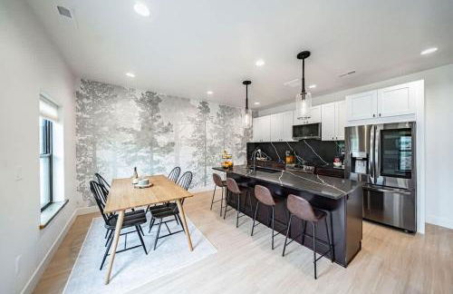 Unique Townhome with AC Garage Patio - Foto 5