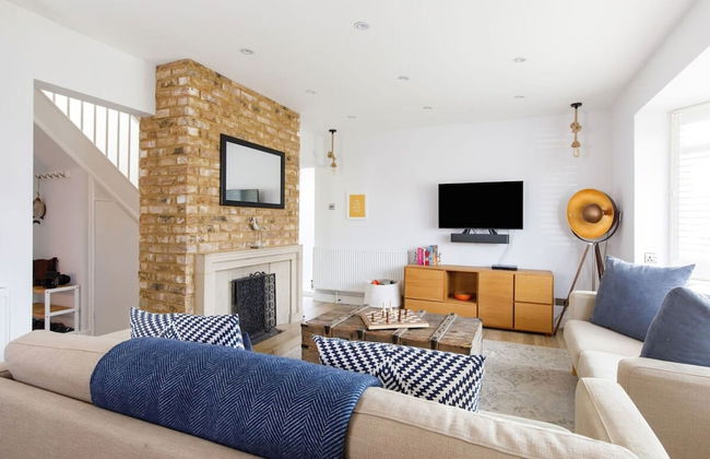 Coastal Retreat for 6 Close to Beaches - Photo 76