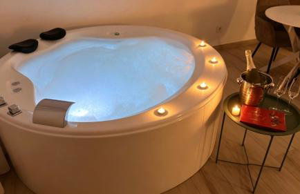 La Serrería-Premium Suite Apartments & Private Jacuzzi - Photo 10