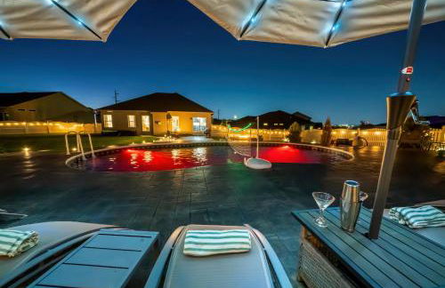 Spacious Country Farmhouse Retreat, Sleeps 16, Pool, Movie Room - Foto 76