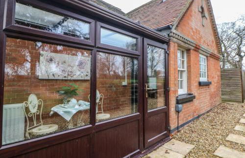 South Lodge - Longford Hall Farm Holiday Cottages - Photo 19