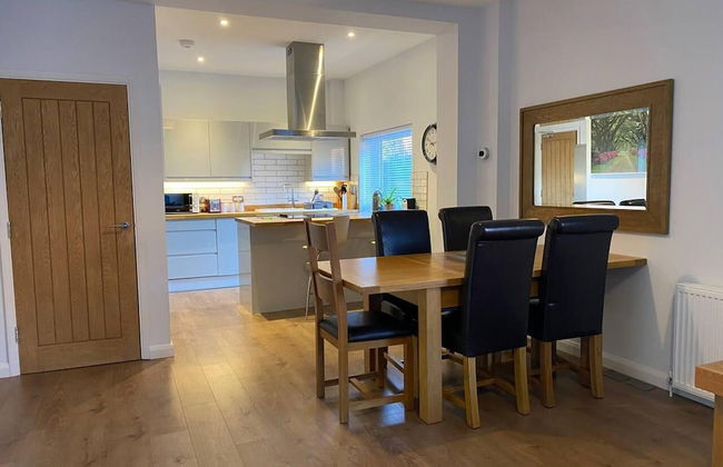 Luxury 2 bed Apartment Golden Triangle w Parking - Foto 11