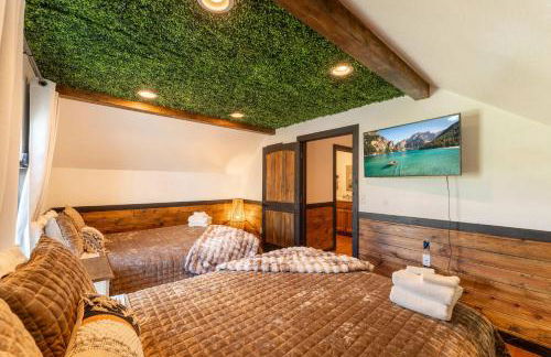 Mountain High Cabin with hot tub fire pit & indoor pool - Foto 27