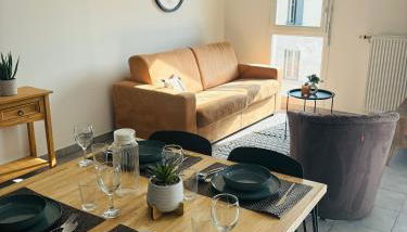 Lascano Parking GRATUIT proche Gare Aéroport Eurexpo GROUPAMA STADIUM - Foto 2