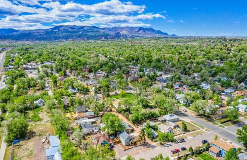 The Vibrant Victorian Hot Tub & Fire Pit in OCC - Foto 34