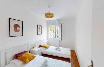 Live Like a Local Stylish 2BR with Balcony & Parking - Foto 15