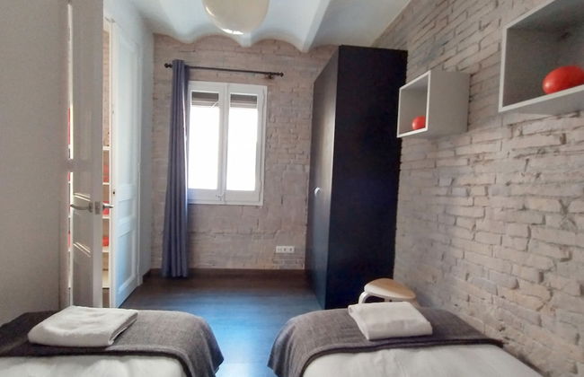 Barceloneta Apartment With Balcony - Photo 7