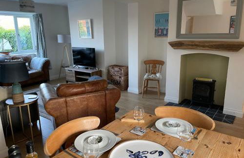 Bramblebee Cottage Salthouse - Photo 6