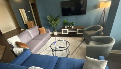 Upscale Charm PRIME LOCATION 7TH FLOOR SWEEPING CITY VIEWS FAST WIFI 24-7 Gym Lounge Roku - Foto 3