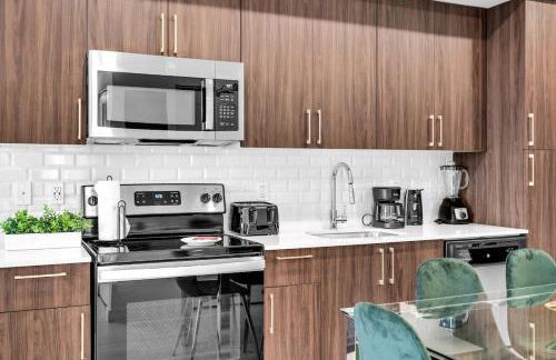 Brickell Border 3BR by Untitled Stay - Photo 25