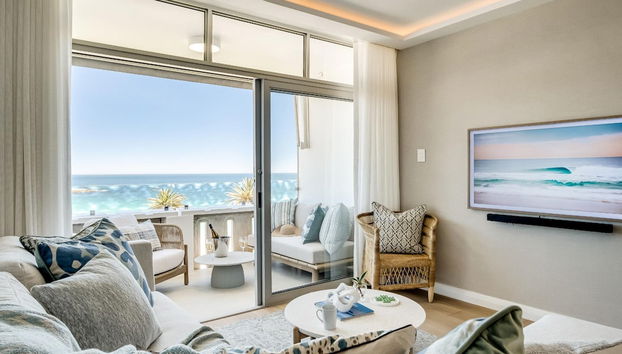 Apartment w Sea Views by Camps Bay Beach Kyanos - Photo 2, Room