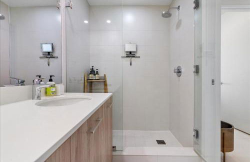 POSH Ocean View Penthouse - Heated Pool, Gym, Office! 10mins Beach - Foto 68