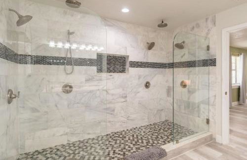 Entire Home with Air Hockey and Firepit - Photo 59