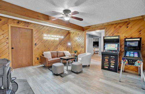 Pocono Blue with Paddleboards, Spa, Indoor Jacuzzi, GameRoom, Lake, EV - Foto 33