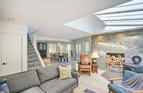 Lakefront Otis Home with Stunning Views and Boats! - Foto 15