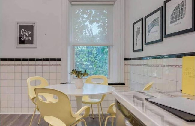 Casa Queen East Jaw Dropping 3BR Suite - Photo 19