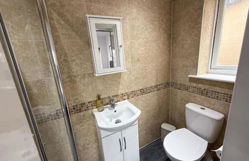 Bassetts House - Spacious! - Sleeps 7 - Close to PRUH Hospital - Free Parking - Photo 16