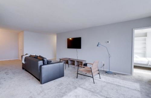 Fantastic 2 BR Apt + Den @Crystal City With Gym - Foto 13