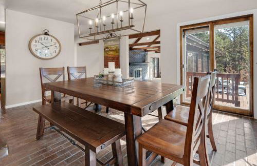 Expansive Monument Home Hot Tub and Mountain Views! - Foto 14