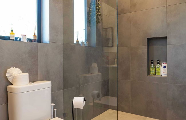 Luxe Weho Villa, Walk to Melrose Ave, Pool + Hot Tub North Vista by Avantstay - Photo 35