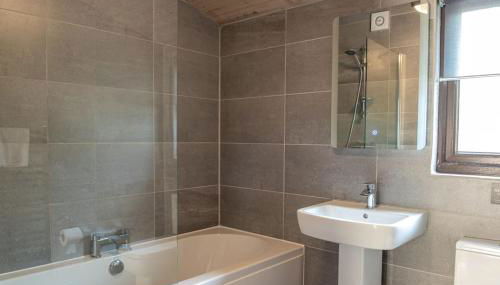 Harvest 12 Lodge - Yellowtop Country Park - Hot Tub - Yorkshire - Foto 3, Shower